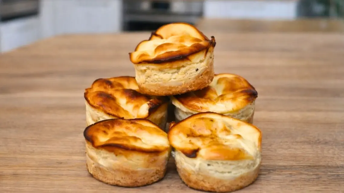 Mini cheesecakes au saumon fumé : recette facile pour un apéritif chic et festif