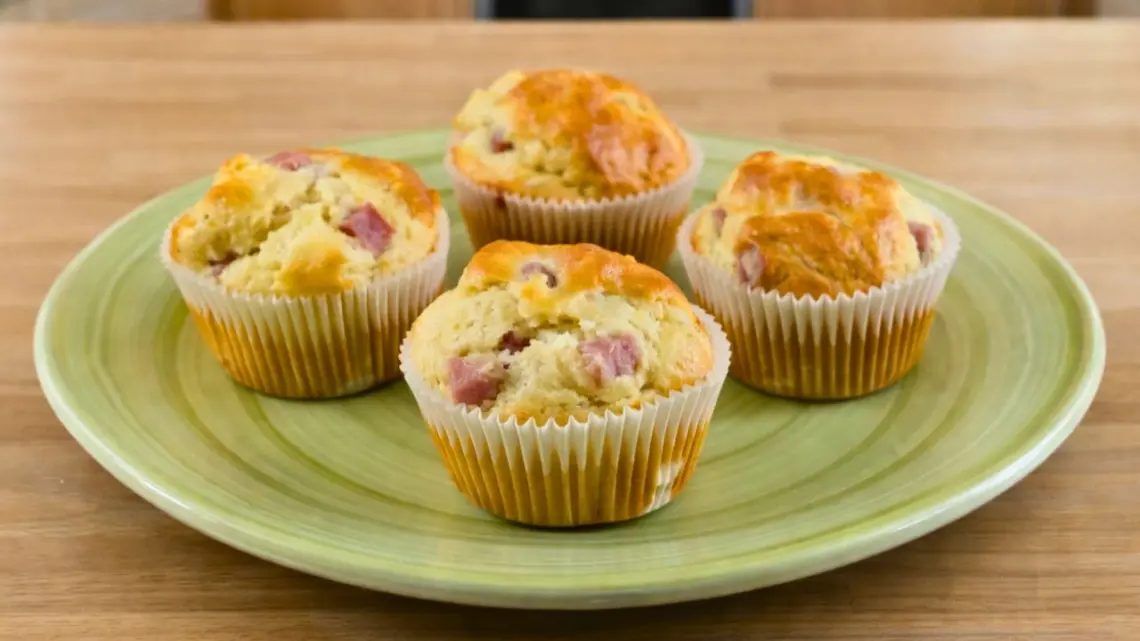 Muffins salés moelleux au jambon et Kiri – parfaits pour l’apéritif
