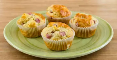 Muffins salés moelleux au jambon et Kiri – parfaits pour l’apéritif
