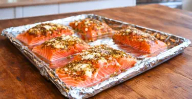 Saumon au chèvre, miel et moutarde à l’ancienne plat gourmand prêt en 15 minutes