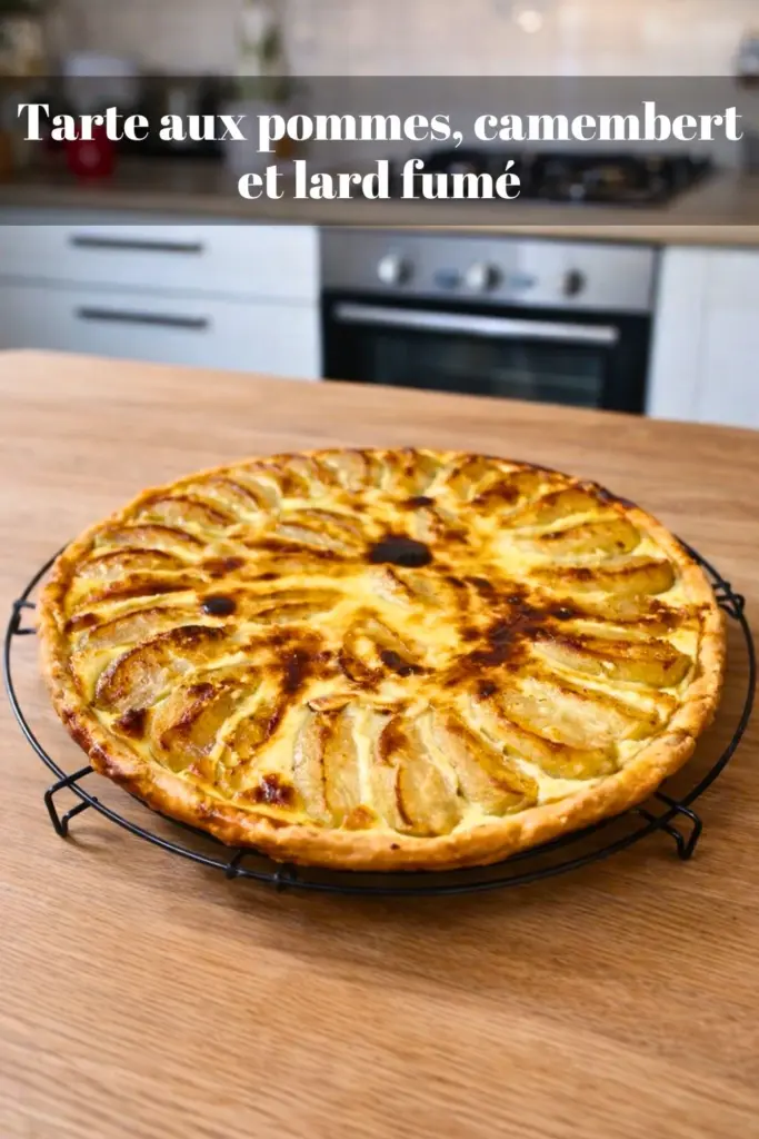 Tarte aux pommes, camembert et lard fumé : idée repas rapide et savoureuse