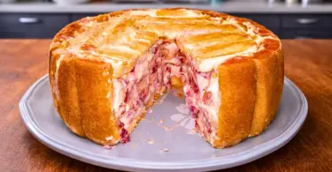 Charlotte aux fraises et crème au chocolat blanc : dessert frais, léger et irrésistible