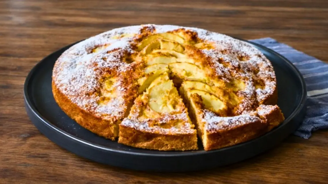 Gâteau aux pommes et spéculoos ultra moelleux – dessert maison irrésistible