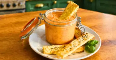 Poivronnade à la feta et yaourt : tartinade apéritive facile et pleine de saveurs