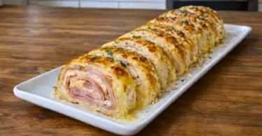 Roulé salé au jambon et au fromage frais : recette facile et rapide pour l’apéritif