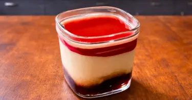 Yaourt maison à la confiture de fraises : recette facile, onctueuse et inratable