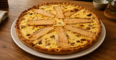 Tarte au thon et camembert : recette facile et savoureuse au four