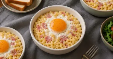 Coquillettes au Jambon Façon Œufs Cocotte : Recette Facile et Gourmande